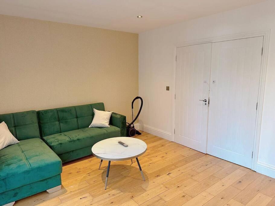 1 Bed Room Flat Near Central Londra Esterno foto