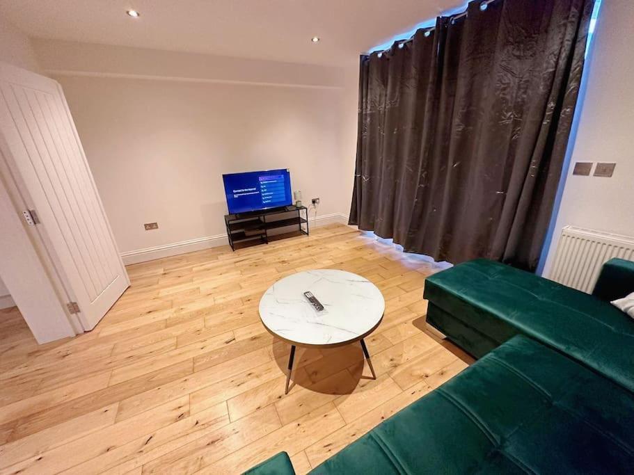 1 Bed Room Flat Near Central Londra Esterno foto
