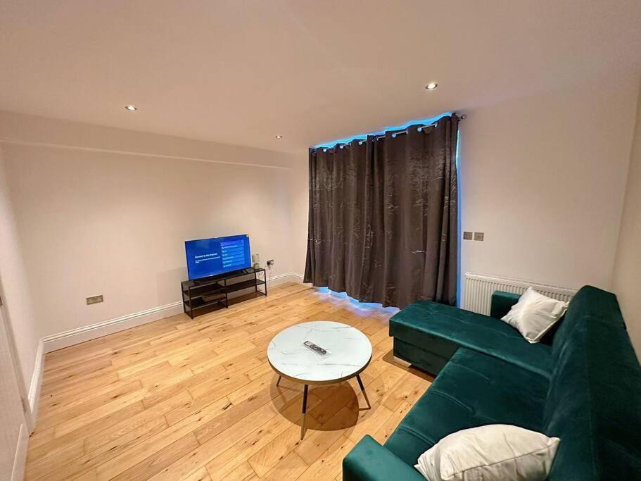 1 Bed Room Flat Near Central Londra Esterno foto